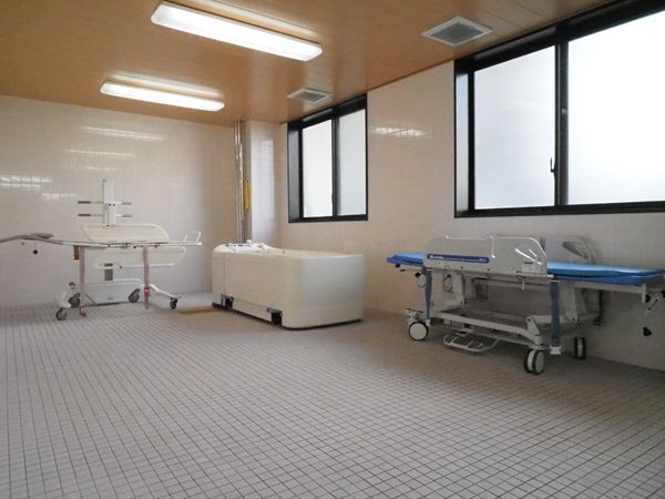 浴室の清潔感あふれる設備
