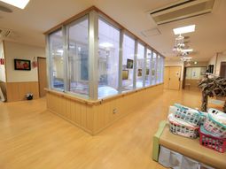 明るい廊下の一角