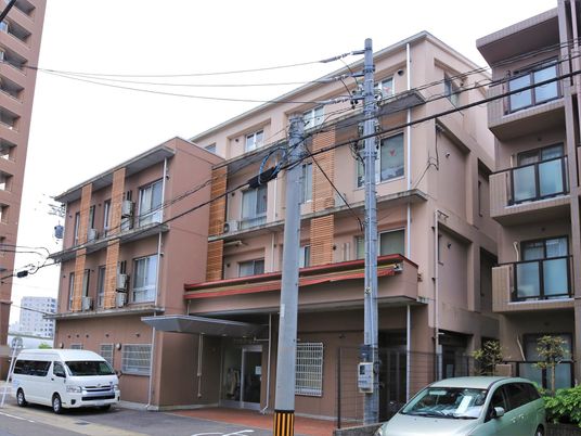 建物外観の正面ビュー