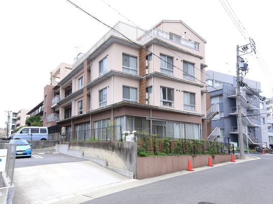 多階層建築の外観