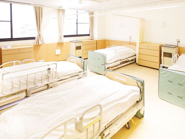 自然光差し込む居室 居室 心地よい自然光が差し込む居室で、清潔感あふれる落ち着いた雰囲気です。仕事場としても魅力的です。