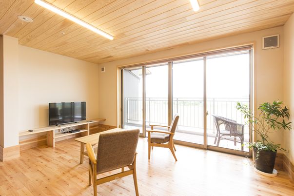 明るいリビングルーム