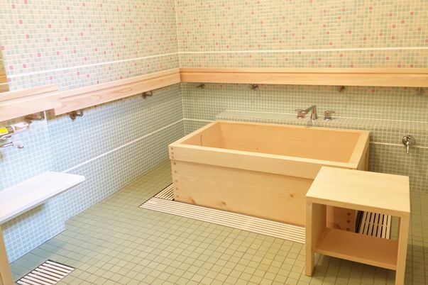 温かみのある浴室