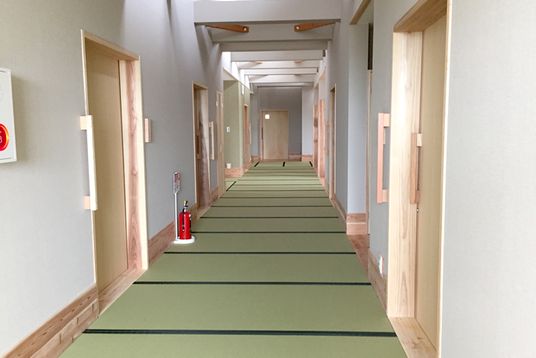 静かな廊下の施設