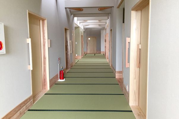 静かな廊下の施設
