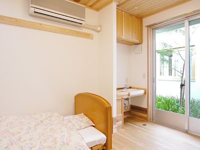 自然光差し込む居室