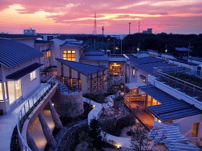 夕暮れの庭