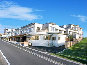 丘の上の建物