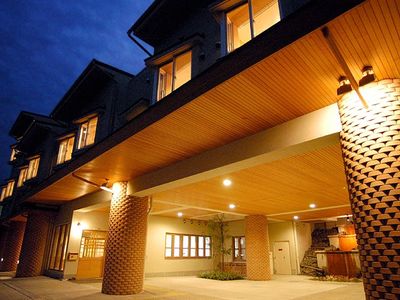 温かい雰囲気の外観