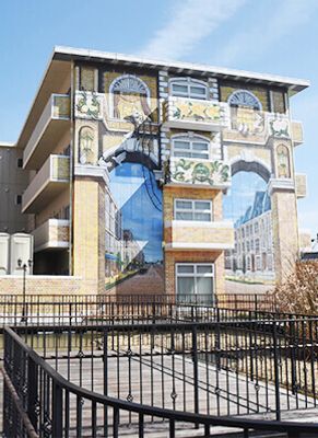 立派な建物の外観