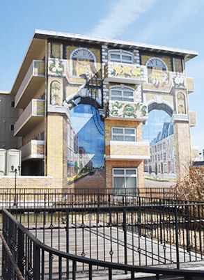 立派な建物の外観