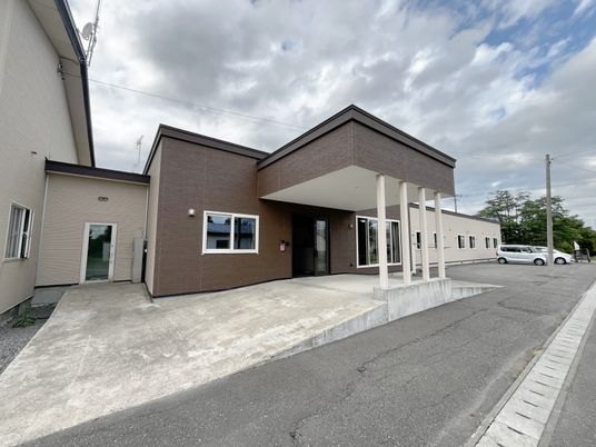 現代的な建物の外観