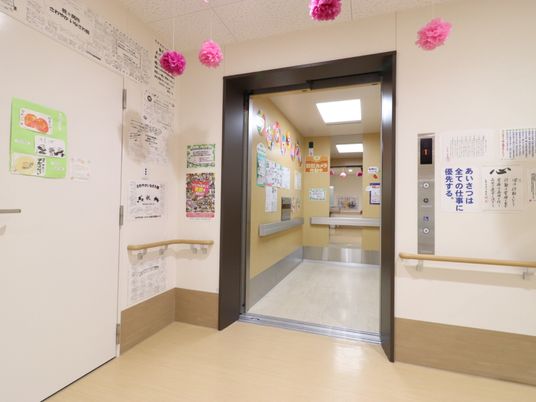 エレベーター付近の通路