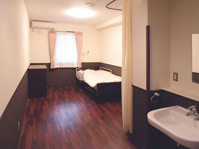 落ち着いた居室 居室 落ち着いた雰囲気の居室です。シンプルなデザインで快適な時間を過ごせます。