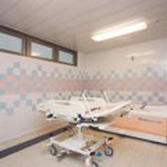 清潔な設備の浴室