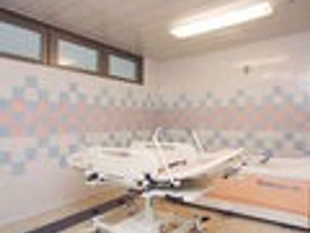 清潔な設備の浴室 浴室 ゆったりとした空間で、介護ベッドも配置可能な安全な設備が整っています。