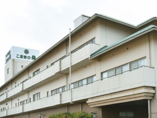 広い建物の外観 外観 広々とした施設の外観です。清潔感のあるデザインが魅力です。