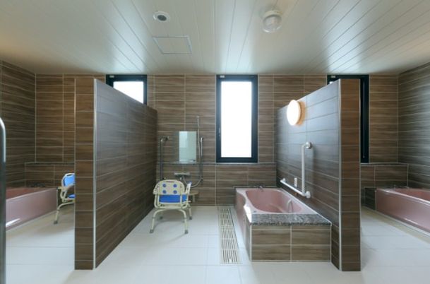 設備の整った浴室