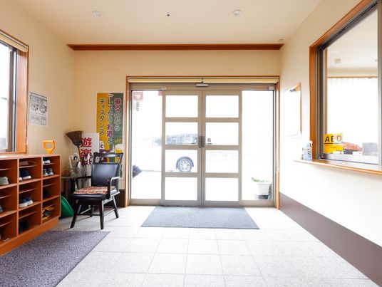 エントランスの明るい空間