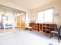 明るいエントランスの様子