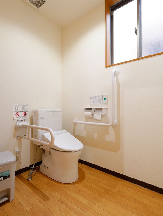 バリアフリー対応のトイレ