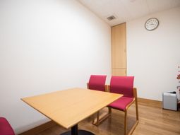 清潔な休憩室の一角