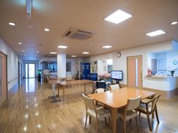 広々とした快適ダイニング