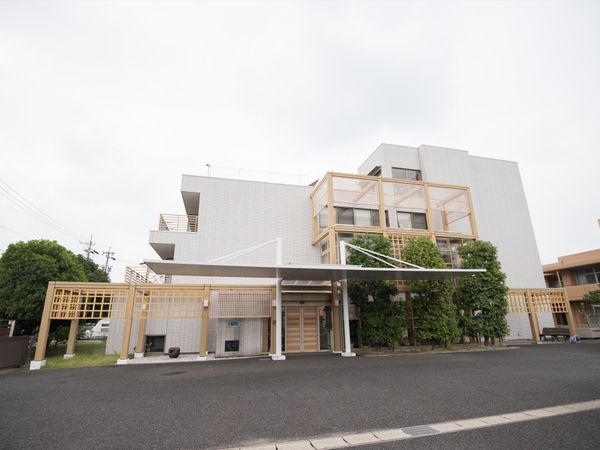 モダンな建物の外観