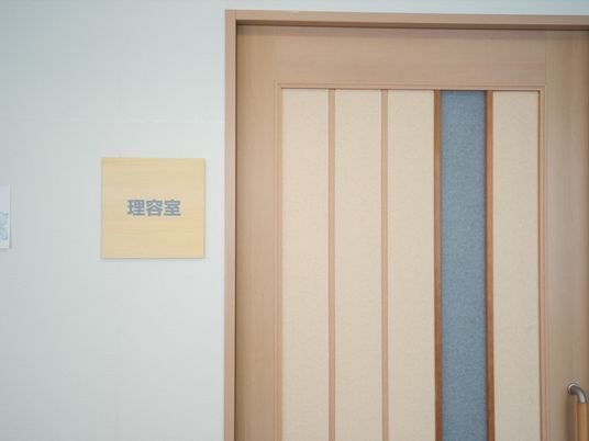 落ち着いた色合いの和室入口
