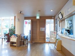 明るいエントランス風景