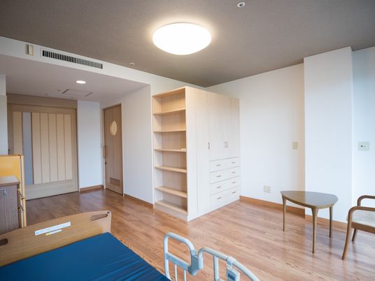 シンプルな居室の空間
