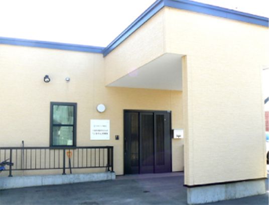 エントランスの建物外観