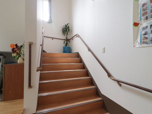 明るい清潔な廊下