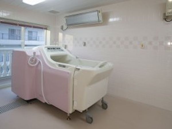 モダンな浴室の設備