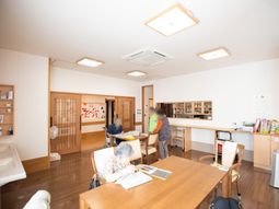 明るい和室の共有スペース