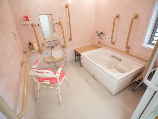 バリアフリーの洗面浴室