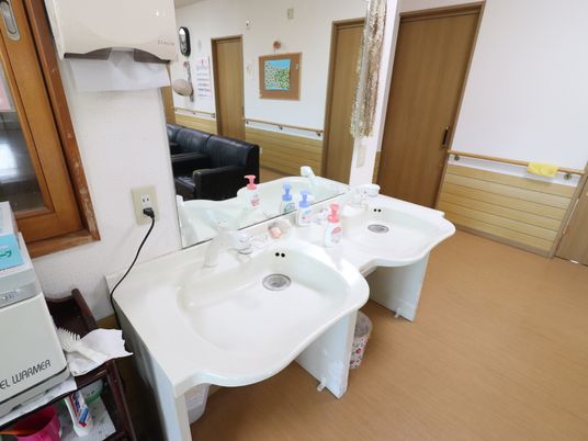 洗面台のある清潔な空間