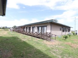 平屋建ての建物外観