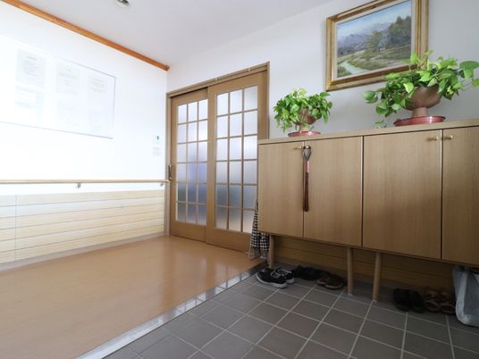 清潔感ある廊下の風景