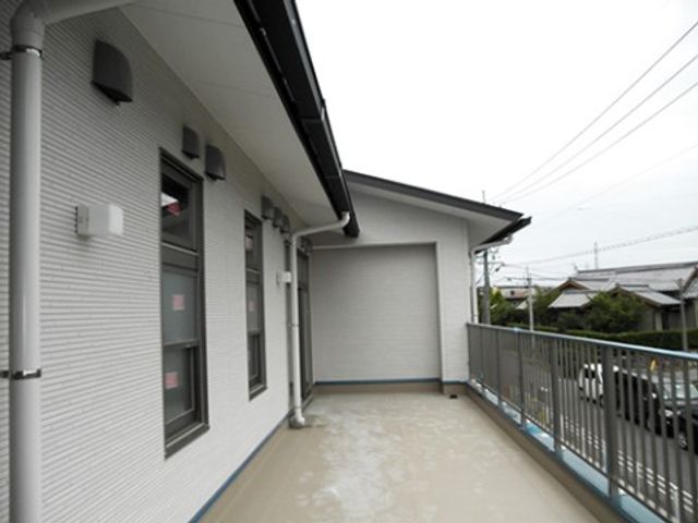 清潔な広々としたバルコニー