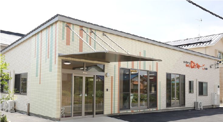 外観の明るい建物
