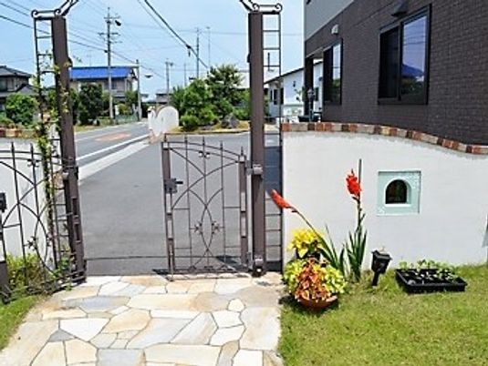 明るく開放的なエントランス