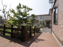 快適なテラス付き外観