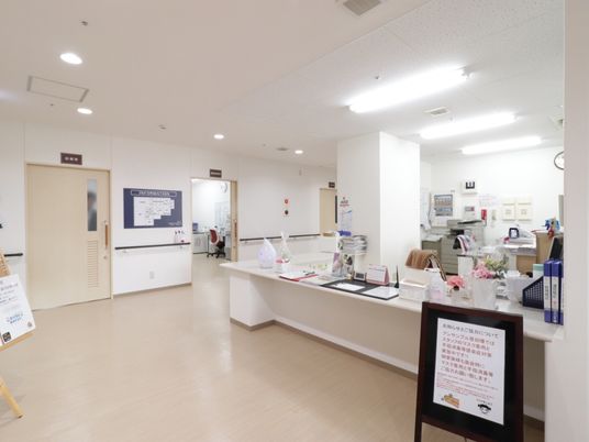 広々とした清潔なフロント