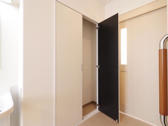清潔なトイレの扉