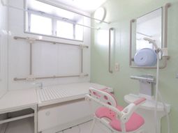 バリアフリーな浴室設備