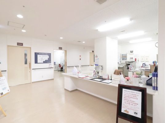 広々とした清潔なフロント