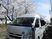 送迎車と桜並木の外観