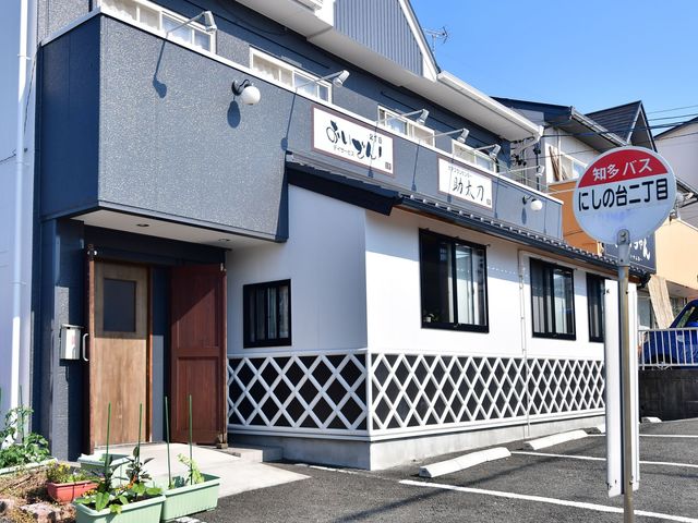 親しみやすい外観 外観 シンプルで温かみのあるデザインが特徴的です。居心地の良さを感じることができます。