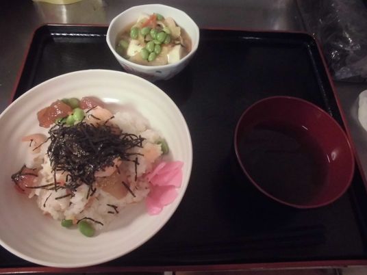 食事の盛り付け例 食堂  